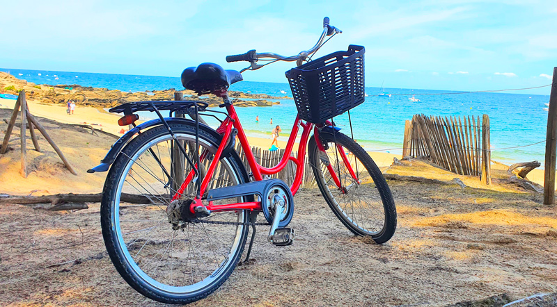 Vélo de location Lilavelo sur la plage de l'Île d'Yeu